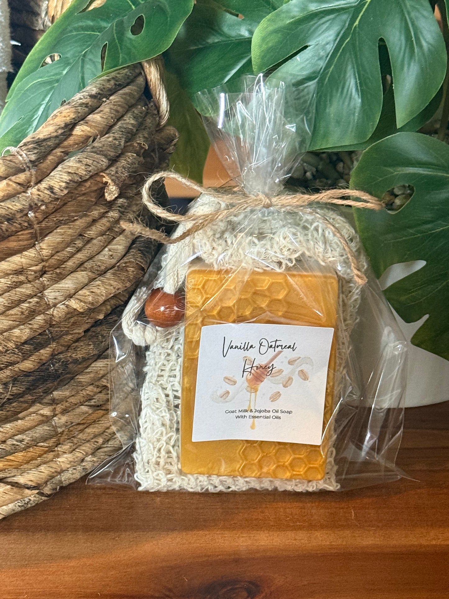 Vanilla Oat Honey Bar with Exfoliating Bag